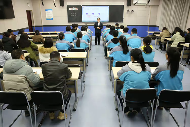 班会展风采 观摩促成长——长庆二中开展陕西省“ 班主任基本功大赛特等奖” 班会课展示活动