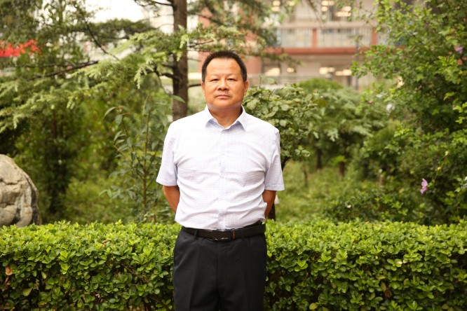 脚踏实地乐奉献 春风化雨育桃李 ——2025年陕西石油普教中心优秀教师陈永忠