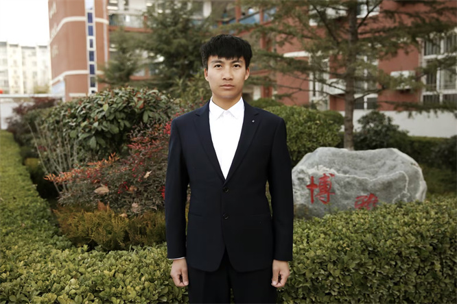 退役不褪色 育人守初心 ---2025年陕西石油普教中心优秀教师屈恒